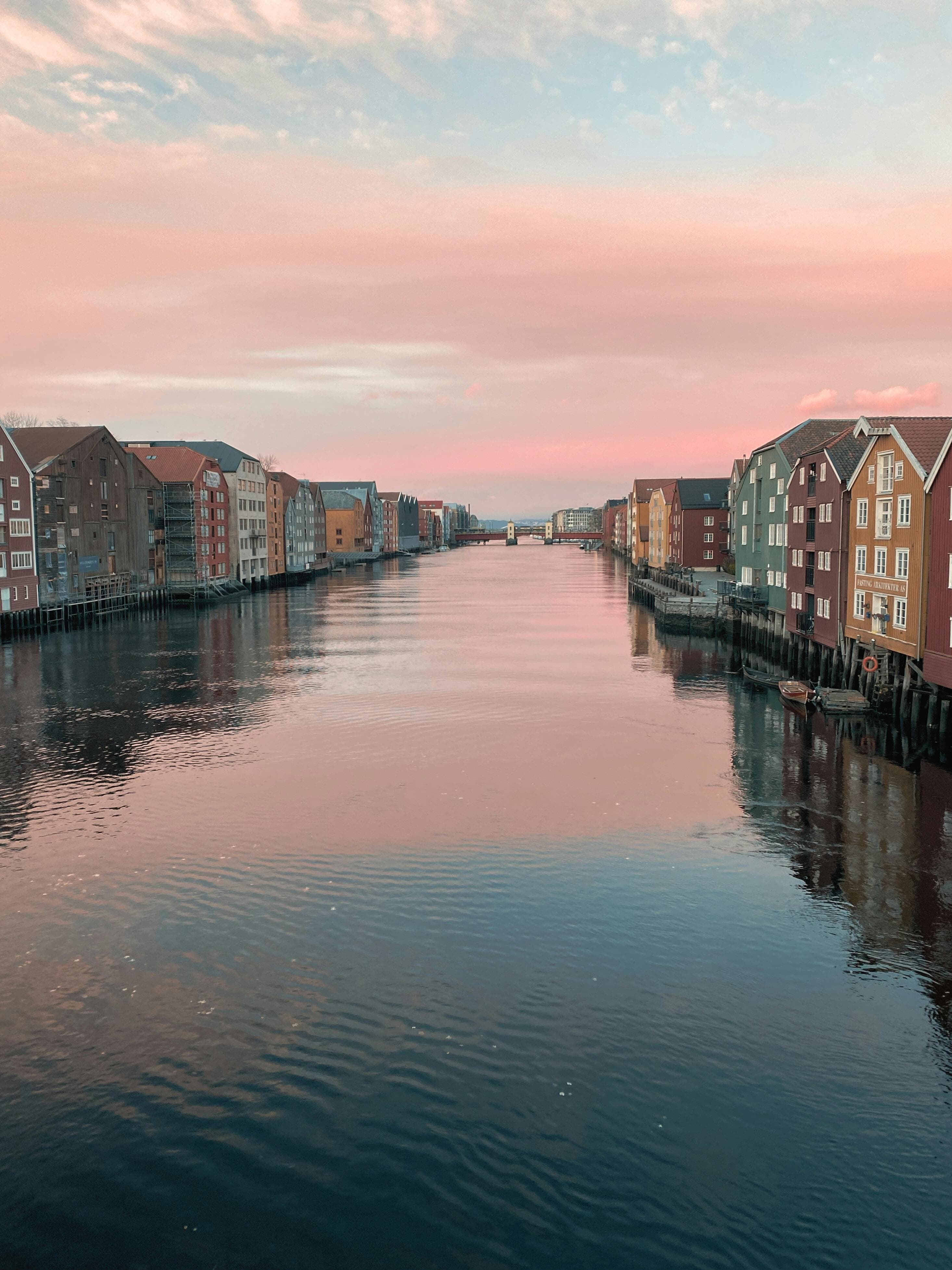 Trondheim — Nedre Elvehavn ved solnedgang